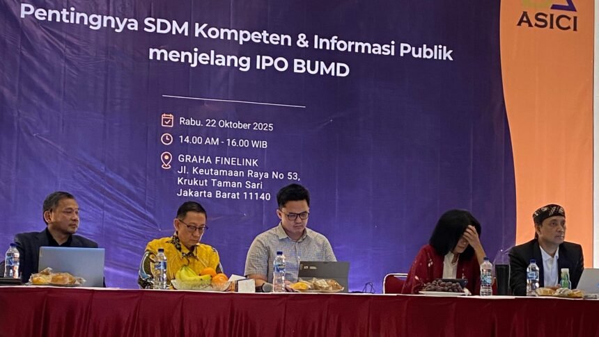 Para narasumber dalam FGD “Pentingnya SDM Kompeten & Informasi Publik Menjelang IPO BUMD” di Graha Finelink, Jakarta, membahas strategi PAM Jaya menuju BUMD modern yang transparan dan berdaya saing global.