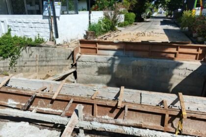 Proyek pembangunan Jembatan Paya Bujuk Seuleumak di Kecamatan Langsa Baro, Kota Langsa, yang menjadi sorotan usai tanggapan tak relevan dari oknum PPTK Dinas PUPR setempat.