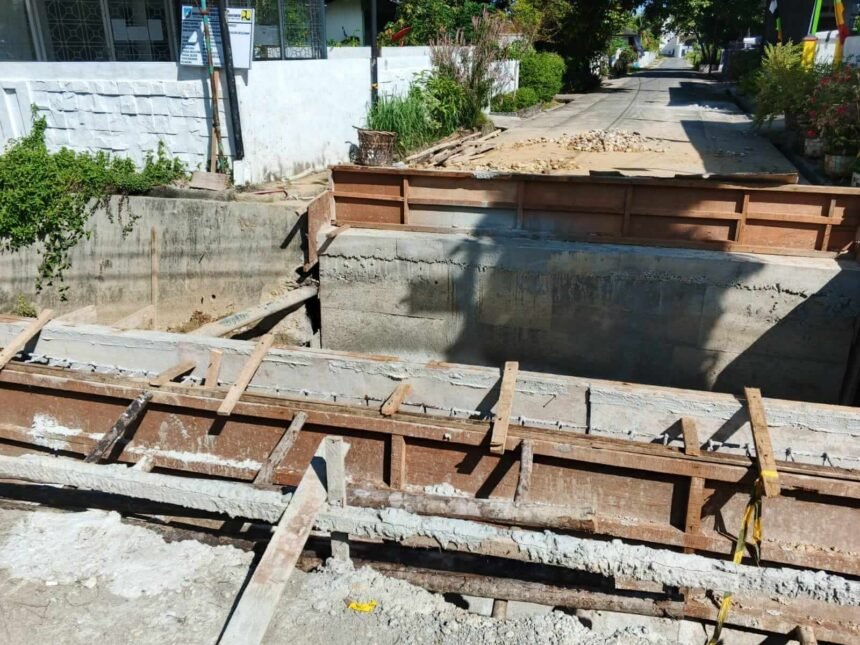 Respons Aneh Oknum PPTK Soal Proyek Jembatan di Langsa Baro 1 Proyek pembangunan Jembatan Paya Bujuk Seuleumak di Kecamatan Langsa Baro, Kota Langsa, yang menjadi sorotan usai tanggapan tak relevan dari oknum PPTK Dinas PUPR setempat.