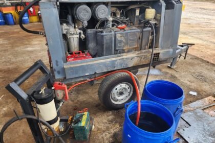 Sistem filtrasi dry cleaning rancangan tim HKA memanfaatkan filter 2 mikron untuk menyaring solar bekas pembersihan tangki, sehingga dapat digunakan kembali tanpa menghasilkan limbah B3.