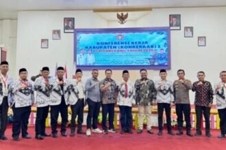 PGRI Enrekang Gelar Konkerkab I 2025, Teguhkan Komitmen Guru Bermutu untuk Indonesia Maju 20 Para pengurus dan tamu kehormatan berpose bersama usai pembukaan Konferensi Kerja Kabupaten (Konkerkab) I PGRI Enrekang Tahun 2025 dengan tema “Guru Bermutu, Indonesia Maju — Guru Hebat, Indonesia Kuat.”