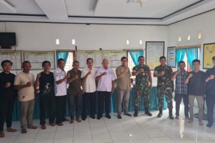 Sinergi untuk kemajuan desa — kolaborasi warga, pemerintah, dan TNI dalam memperkuat kemandirian serta pembangunan di tingkat lokal. (Arifin)