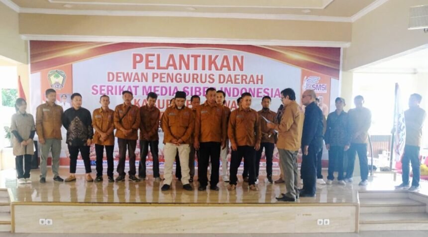 SMSI Gowa Dilantik: Momentum Meneguhkan Integritas dan Profesionalisme Media Siber Daerah 1 Para pengurus SMSI Kabupaten Gowa periode 2025–2028 resmi dilantik di Objek Wisata Je’ne Tallasa Sileo, menegaskan komitmen media siber daerah untuk memperkuat profesionalisme dan kolaborasi dalam membangun ekosistem informasi yang sehat.
