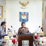 Percepatan Kopdeskel Merah Putih, Kemendagri Bentuk Satgas Khusus 3 Mendagri Tito Karnavian memimpin rapat percepatan penyiapan lahan dan bangunan program Kopdeskel Merah Putih di Kantor Kemendagri, Jakarta, (30/10/2025).