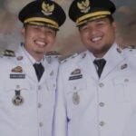 Kado Akhir Tahun Pemkab Enrekang: TPP PNS Segera Cair, Bukti Komitmen di Tengah Tekanan Fiskal 3 Dua pemimpin muda Enrekang dengan semangat yang sama: melayani dengan hati, bekerja untuk rakyat.