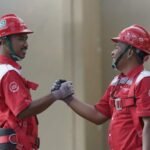 Telkom: Bertumbuh di Tengah Transformasi, Menyemai Efisiensi dan Nilai Jangka Panjang 3 Solid dalam kolaborasi, kuat dalam pelayanan — semangat para teknisi Telkom membangun konektivitas Indonesia.