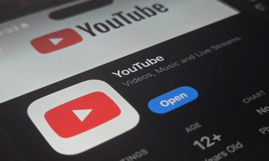 Lebih Pintar, Bukan Lebih Tajam 1 YouTube kini tak sekadar menajamkan gambar, tapi juga mengasah kecerdasannya. AI akan otomatis meningkatkan kualitas video hingga 4K — bukti bahwa masa depan visual adalah hasil dari kecerdasan, bukan sekadar ketajaman. (dc/ho/mp)