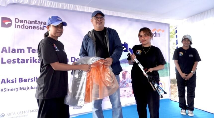 Aksi Bersih Mandiri: Gerakan Kolektif Bank Mandiri untuk Lingkungan yang Berkelanjutan 1 Bank Mandiri Region X/Sulawesi dan Maluku gelar Aksi Bersih Mandiri, wujud nyata sinergi menjaga lingkungan demi Indonesia yang lebih hijau, (25/10/2025).