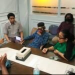 Kuasa Hukum Desak BPN Segera Terbitkan Sertifikat Tanah yang Tertunda 14 Tahun 2 Kuasa hukum Ishak Hamzah, Maria Monika Veronika Hayr, S.H., saat mediasi dengan pihak ATR/BPN Kota Makassar terkait keterlambatan penerbitan sertifikat tanah yang telah diajukan sejak 15 tahun lalu, Senin (27/10/2025).