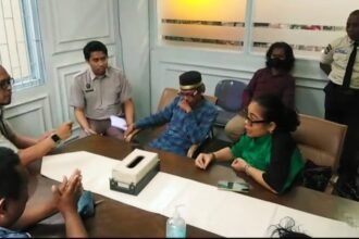 Kuasa Hukum Desak BPN Segera Terbitkan Sertifikat Tanah yang Tertunda 15 Tahun 25 Kuasa hukum Ishak Hamzah, Maria Monika Veronika Hayr, S.H., saat mediasi dengan pihak ATR/BPN Kota Makassar terkait keterlambatan penerbitan sertifikat tanah yang telah diajukan sejak 15 tahun lalu, Senin (27/10/2025).