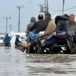 Sebuah pemandangan keadaan warga yang mengungsi di Jalur Gaza, di mana beberapa tenda terendam banjir tanpa ada tempat berlindung yang aman, (25/11/2025). (qsm/ho/mp)