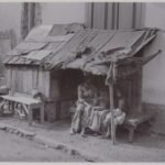 Antara kota dan kehidupan pendatang: Potret keluarga pendatang di Surabaya (1924–1932). (wereldmuseum.nl/ho/mp)