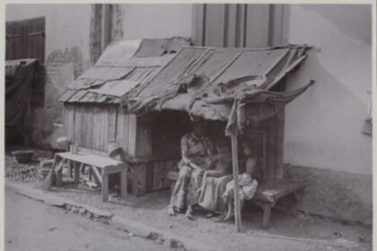 Antara kota dan kehidupan pendatang: Potret keluarga pendatang di Surabaya (1924–1932). (wereldmuseum.nl/ho/mp)