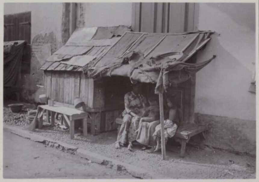 Antara kota dan kehidupan pendatang: Potret keluarga pendatang di Surabaya (1924–1932). (wereldmuseum.nl/ho/mp)