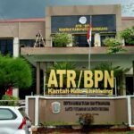 Gedung Kantor ATR/BPN Kabupaten Enrekang yang kini menjadi sorotan publik terkait dugaan pungutan tambahan dalam pengurusan sertifikat tanah.