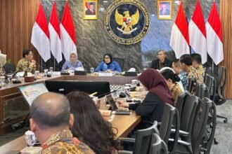 Rapat Pelaksana Harian Tim Koordinasi Penyelenggaraan Program Makan Bergizi Gratis (MBG) di Kantor Kementerian Koordinator Bidang Pangan, Jumat (7/11/2025).