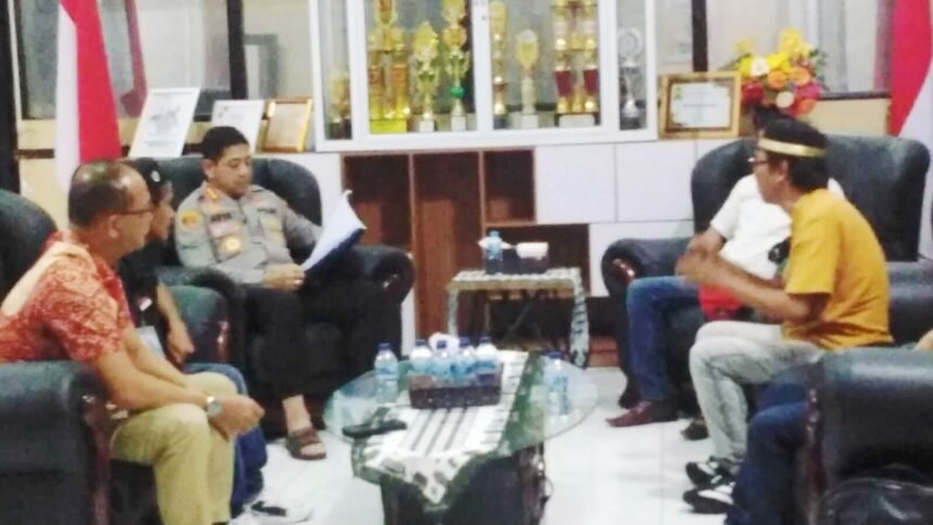 Suasana mediasi yang digelar di ruang Kapolrestabes Makassar pada Jumat (7/11/2025) terkait perdata perkara tanah di Makassar.