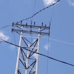 Kabel induk PLN di jalur penyebrangan menuju Desa Pasir Putih, Buru Selatan, terputus hingga sebabkan pemadaman listrik empat hari berturut-turut.