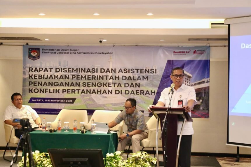 Kemendagri melalui Ditjen Bina Adwil menggelar rapat diseminasi kebijakan penanganan sengketa pertanahan di daerah. Forum ini menegaskan peran pemerintah sebagai fasilitator agar konflik tanah tak berlarut tanpa solusi.