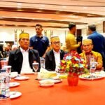 Gubernur Kaltara, Dr. H. Zainal Arifin Paliwang (dua dari kanan/kemeja kuning bermotif) turut hadir dalam Mukernas KKSS di Makassar, (14/11/2025).