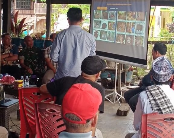 Sosialisasi CV Hadaf Karya Mandiri di Cendana berlangsung interaktif, warga menyimak pemaparan terkait rencana eksplorasi tambang emas.