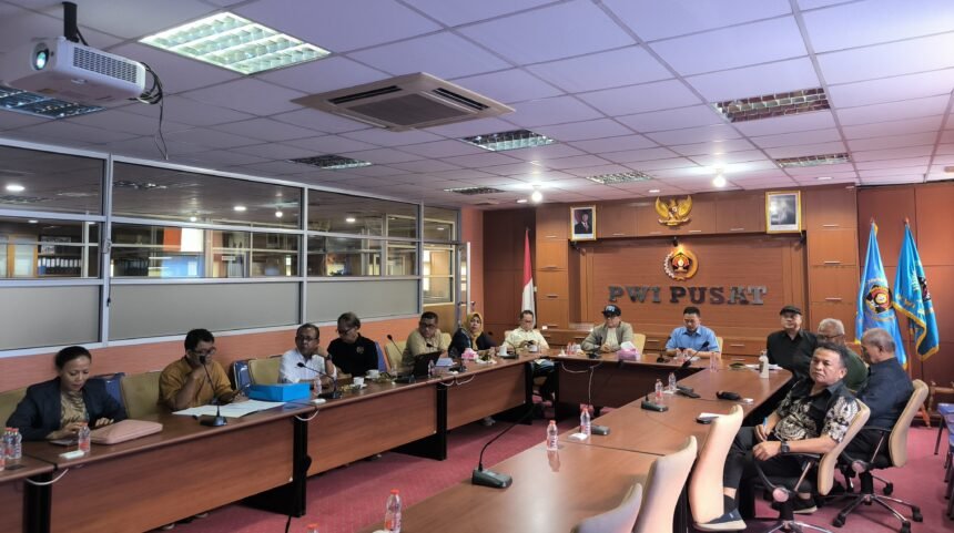 Rapat kesiapan Kick Off HPN 2026 digelar di Kantor PWI Pusat, dihadiri pengurus PWI Pusat dan PWI Banten untuk mematangkan rangkaian acara.