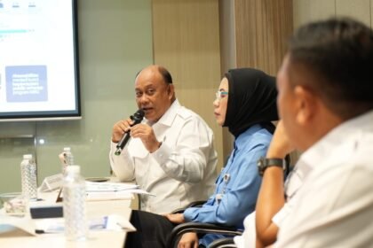 Kepala BGN, Dadan Hindayana, didampingi Kepala Biro Hukum dan Humas BGN, Khairul Hidayati saat Uji Publik Keterbukaan Informasi yang digelar Komisi Informasi Pusat sebagai bagian dari penilaian Monitoring dan Evaluasi Keterbukaan Informasi Publik di Jakarta, Rabu (19/11/2025).