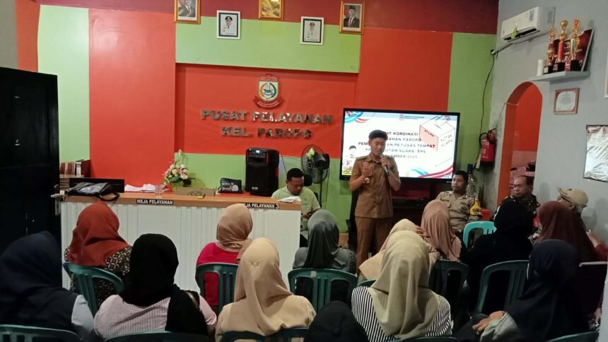 Lurah Paropo, Hizkia Lumme, S.IP, sedang memberikan penjelasan terkait kelengkapan administrasi dan tahap perekrutan calon petugas Tempat Pemungutan Suara (TPS) sesuai ketentuan Peraturan Wali Kota (Perwali) Nomor 20 Tahun 2025. (pl/mediapesan)