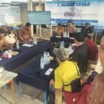 Rapat kerja perdana SMSI Gowa berlangsung di sekretariat Parangmalengu, membahas program kerja dan simulasi aplikasi untuk tahun 2026.