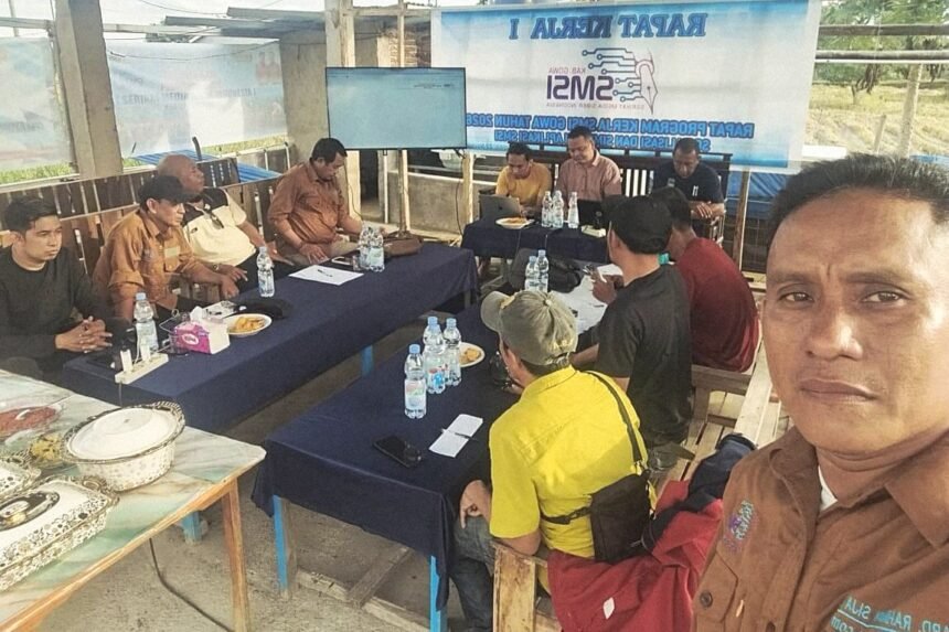 Rapat kerja perdana SMSI Gowa berlangsung di sekretariat Parangmalengu, membahas program kerja dan simulasi aplikasi untuk tahun 2026.
