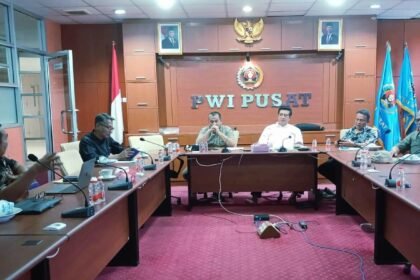 Tim penyempurnaan PDPRT-PWI Pusat yang diketuai Zulkifli Gani Ottoh.