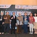 Para pembicara dan perwakilan asosiasi berpose bersama usai gelaran “AI Driven Hospital” di Jakarta, menegaskan komitmen menuju ekosistem Hospital 5.0.