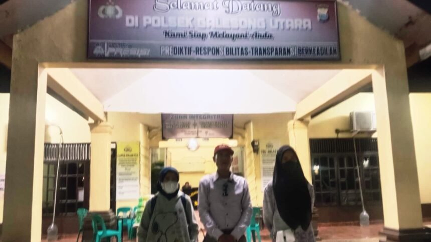 Kuasa hukum bersama saksi tampak hadir di Polsek Galesong Utara untuk memenuhi panggilan penyidik terkait kasus penganiayaan Syahruddin Dg. Sitaba, (26/11/2025).