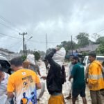 Badan Gizi Nasional (BGN) melalui dua Satuan Pelayanan Pemenuhan Gizi (SPPG) di Tapanuli Selatan menyalurkan 1.591 paket Makanan Bergizi (MBG) kepada korban banjir, (26/11/2025). (Dok. BGN/HO/MP)