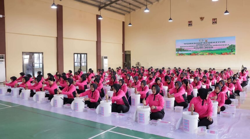 Bhayangkari Gowa menggelar workshop ecoenzyme, (27/11/2025).