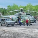 Tim Kementerian Pertahanan dan Satgas PKH tiba dengan helikopter TNI AU untuk meninjau langsung penertiban tambang timah ilegal di Dusun Nadi, Bangka Tengah, (19/11/2025).
