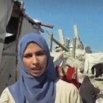 Jurnalis Nour Aborokba sedang melaporkan berita dari Gaza, (7/11/2025). 