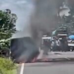 Mobil pengangkut uang BNI terbakar di Jalan Trans Sulawesi, Polewali Mandar — Rp4,6 miliar uang tunai hangus dilalap api, (12/11/2025).