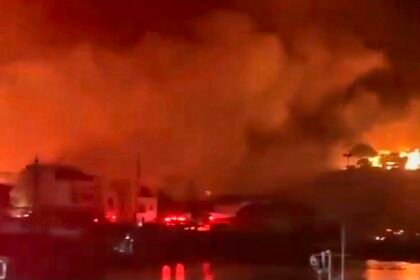 Kebakaran Saganoseki hanguskan 20 lebih bangunan, warga mengungsi dan usaha lokal Lumpuh, (18/11/2025).