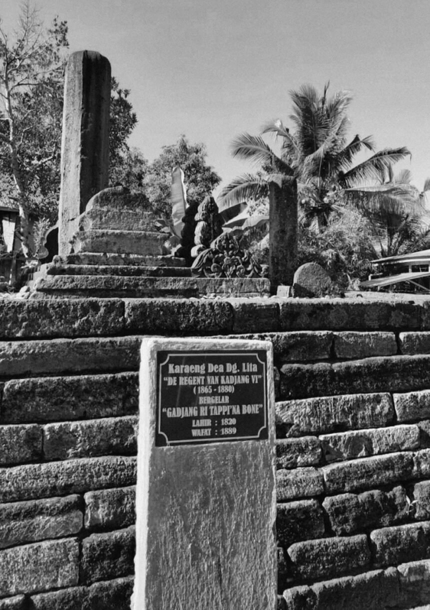 Makam Karaeng Dea Dg. Lita, "De Regent Van Kadjang VI" (1865–1880) bergelar "Gadjang ri Tappi’na Bone", lahir 1820 dan wafat 1889.