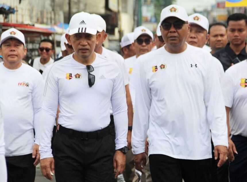 Kegiatan Kick Off HPN 2026 di Serang dengan jalan sehat bersama.