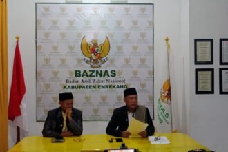 BAZNAS Enrekang memberikan keterangan pers menanggapi dugaan korupsi ZIS, menegaskan komitmen transparansi dan pembelaan nama baik lembaga, (7/12/2025).