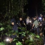 Kapolres Gowa pimpin penggerebekan dini hari di lokasi penebangan liar hutan lindung, (12/12/2025).