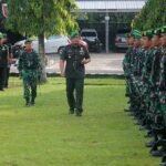 Kodim 1419 Enrekang menggelar upacara Hari Juang Kartika ke-80 di Jalan Pahlawan No. 12 Talaga, Kelurahan Juppandang, Kecamatan Enrekang, Kabupaten Enrekang, Senin (15/12/2025).