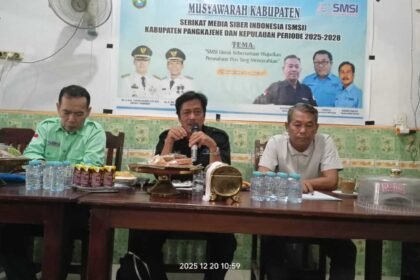 Ketua SMSI Sulsel Anwar Sanusi membuka Muskab SMSI Pangkep 2025–2028 di Pangkep, Sabtu (20/12/2025).