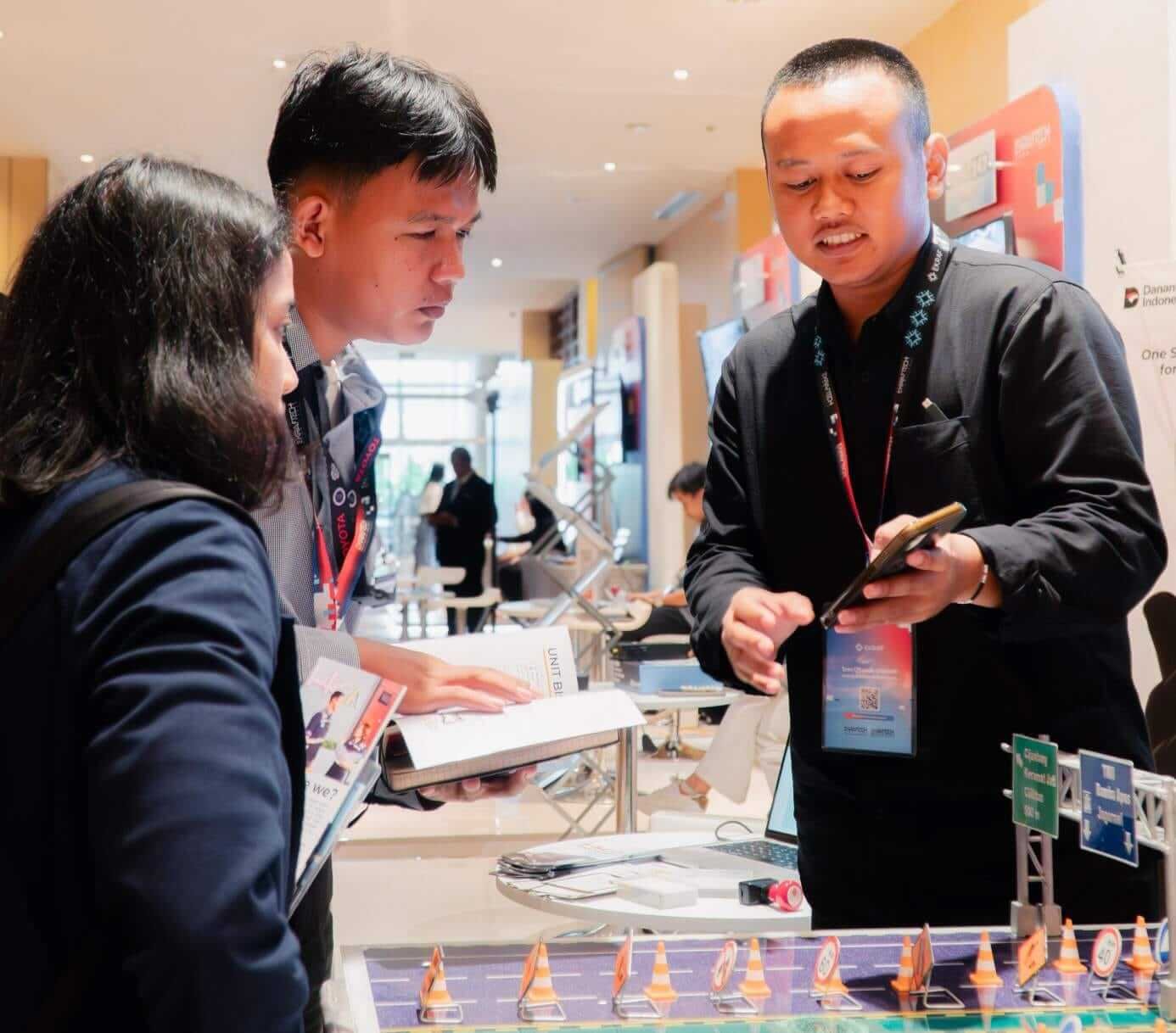 Ekraftech 2025: HKA Unjuk Sistem Digital Pengelolaan Jalan Tol 2 HKA pamerkan sistem digital operasional jalan tol.