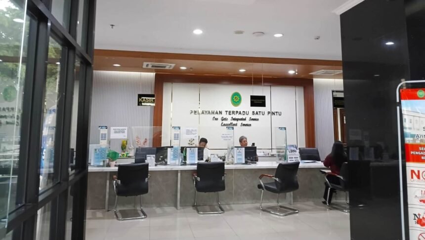 Pelayanan Terpadu Satu Pintu (PTSP) PTUN Jakarta tampil modern dan responsif, didukung sistem digital untuk layanan peradilan yang cepat dan transparan.