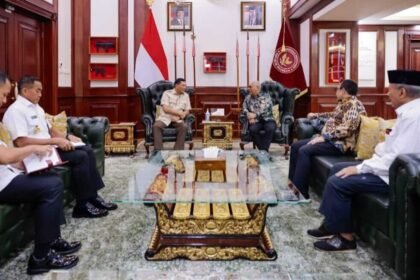 Audiensi PWI Pusat dengan Menteri Pertahanan RI Sjafrie Sjamsoeddin membahas rangkaian kegiatan Hari Pers Nasional (HPN) 2026, termasuk rencana retret wartawan di Akmil Magelang.