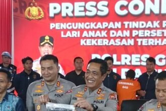 Kapolda Sulsel pimpin rilis kasus pencabulan anak di Polres Gowa, pelaku berhasil ditangkap setelah coba melarikan diri.