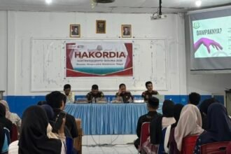 Mahasiswa Universitas Iqra Buru mengikuti kuliah umum HAKORDIA 2025 bersama Kajari Buru untuk memperkuat semangat antikorupsi.